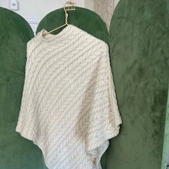 100% Merino Wool 🇮🇪 Made in Ireland Irelandseye Cream Cape Size L/XL - Picture 2 of 9